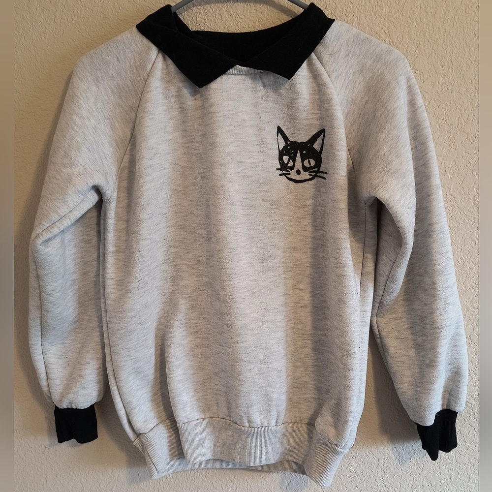 AZA BOUTIQUE BLACK AND WHITE CAT SWEATSHIRT EXTRA SMALL